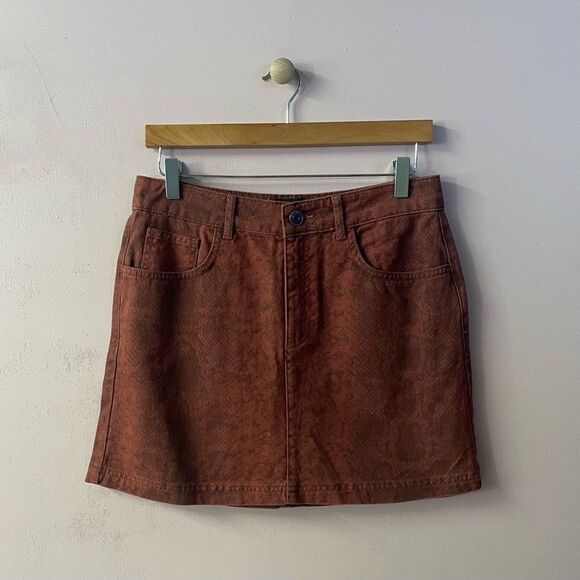 BDG NWT Rust Snake Print Denim Mini Skirt Size M - Picture 1 of 12